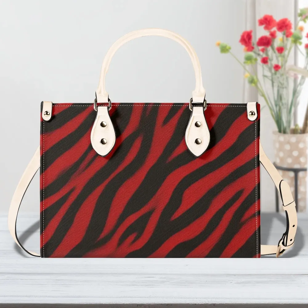 New Version – Luxury Women PU Leather Handbag in Ecru with Red and Black Animal Print- Nowa Wersja – Luksusowa Torebka Damska z Eko Skóry w Kolorze Ecru z Wzorem Zwierzęcym w Odcieniach Czerwieni